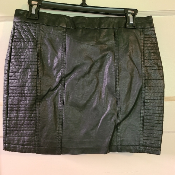 MINI skirt! - Picture 2 of 5